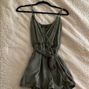 Abercrombie & Fitch Pants & Jumpsuits - Olive green romper Abercrombie & Fitch Pants & Jumpsuits - Olive green romper